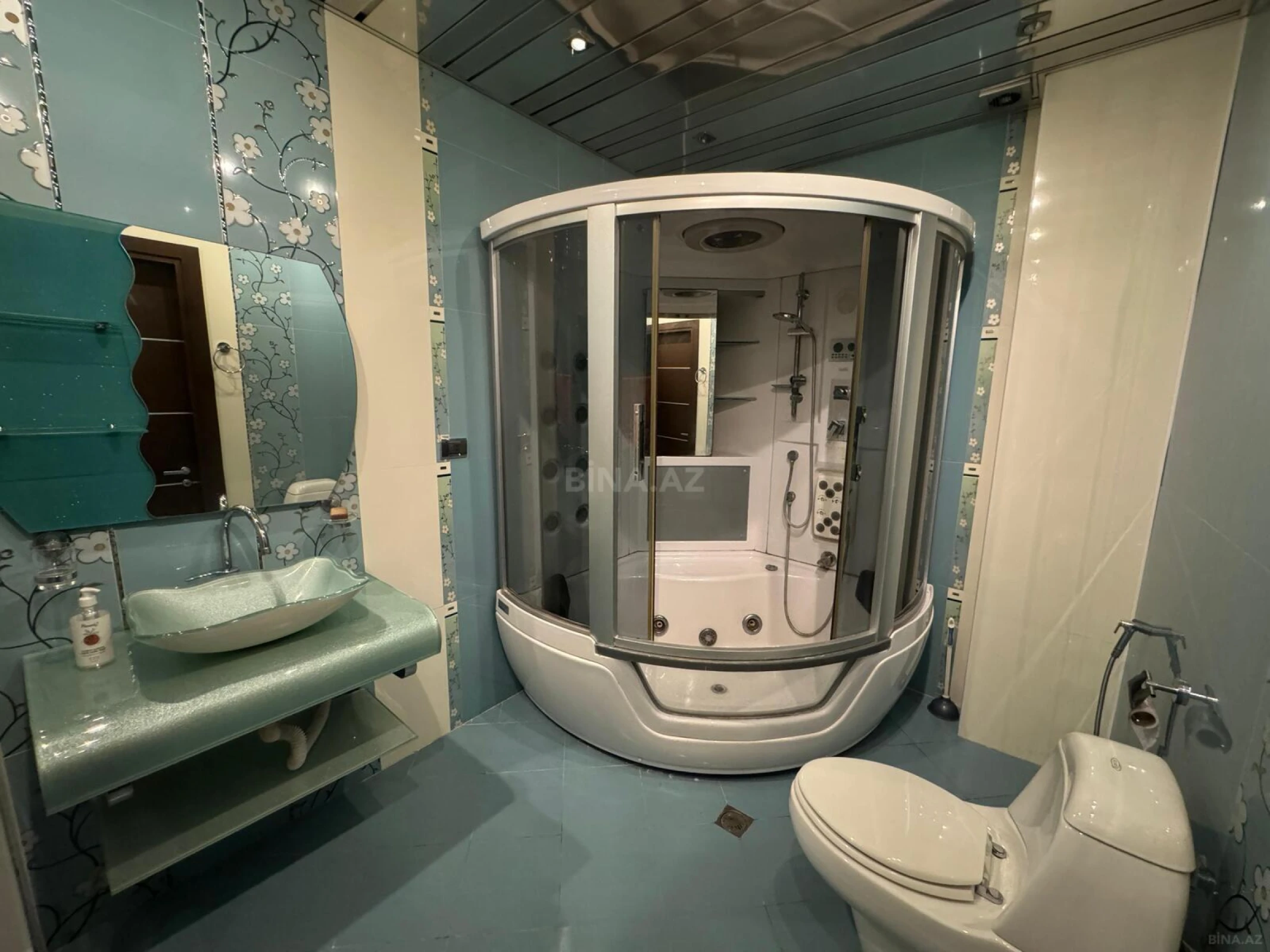 Kirayə verilir 2 otaqlı mənzil 108 m²