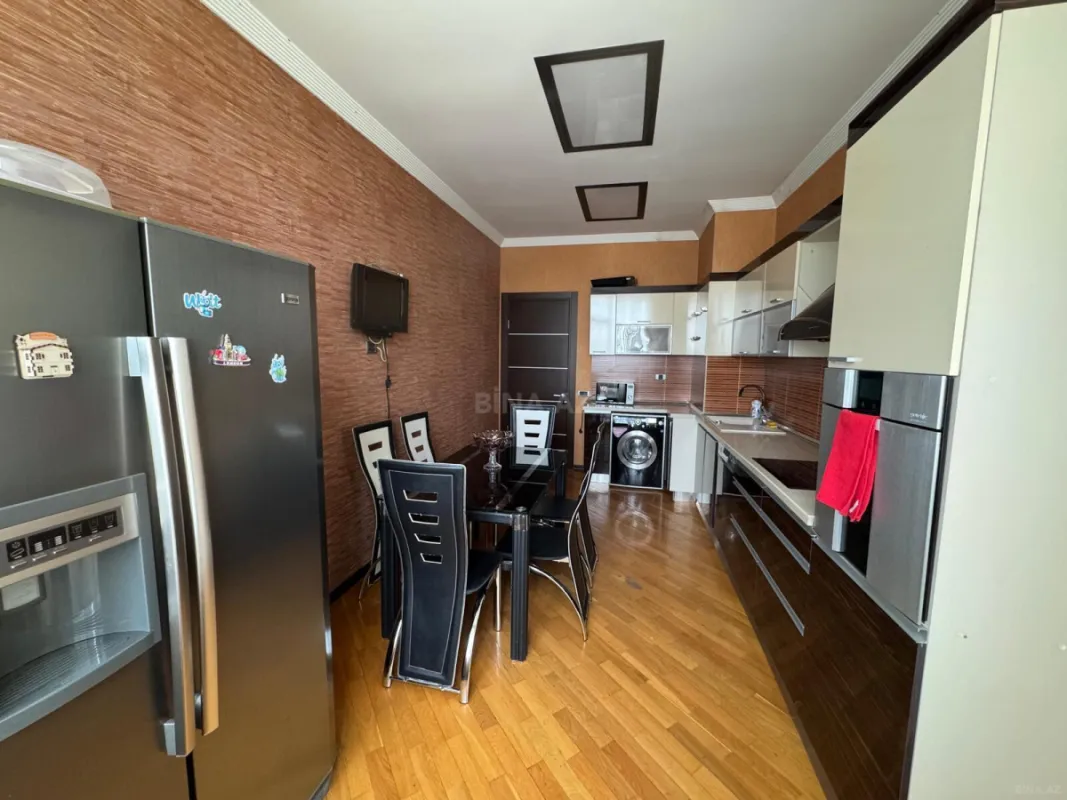 Kirayə verilir 2 otaqlı mənzil 108 m²