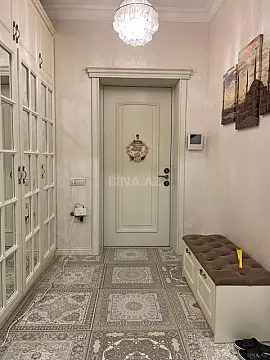 Satılır 4 otaqlı mənzil 168 m²