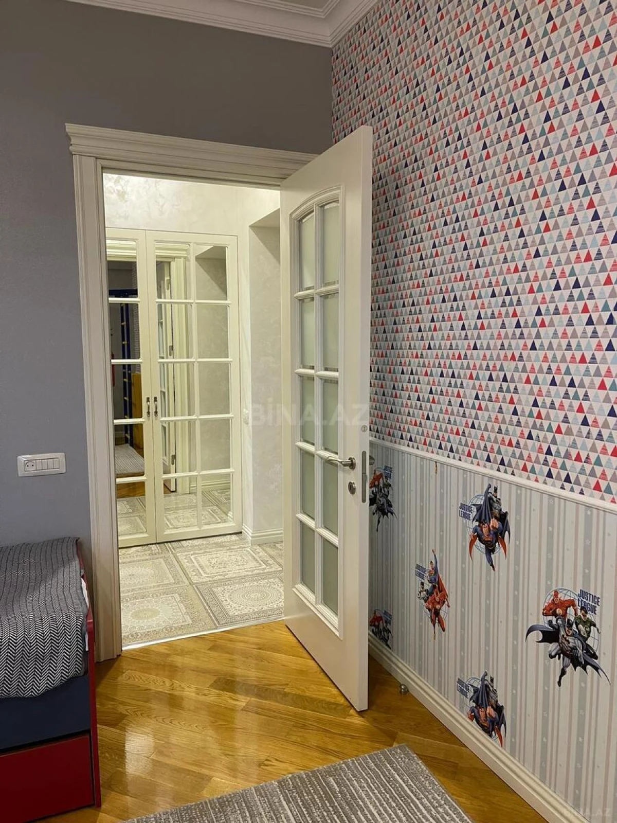 Satılır 4 otaqlı mənzil 168 m²