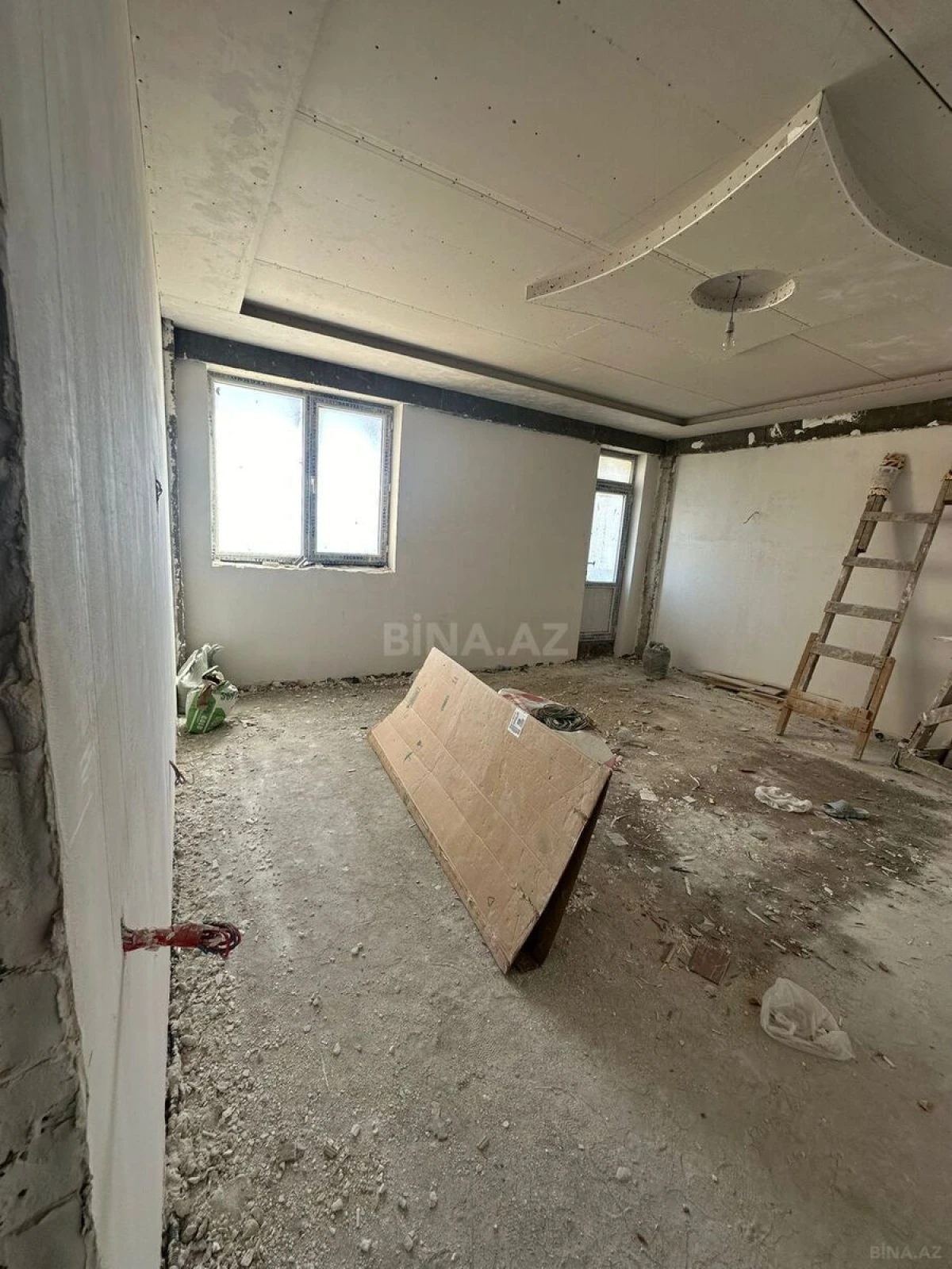 Satılır 3 otaqlı mənzil 111 m²