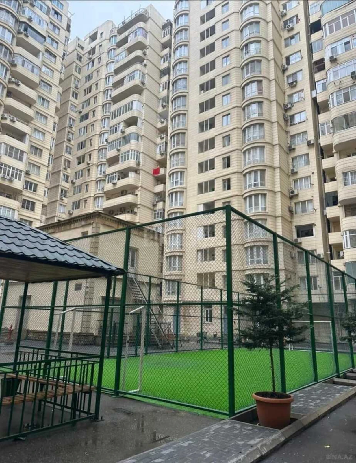 Satılır 3 otaqlı mənzil 105 m²