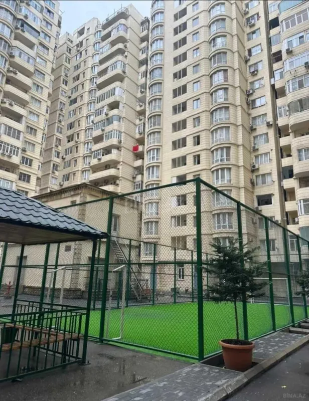 Satılır 3 otaqlı mənzil 105 m²