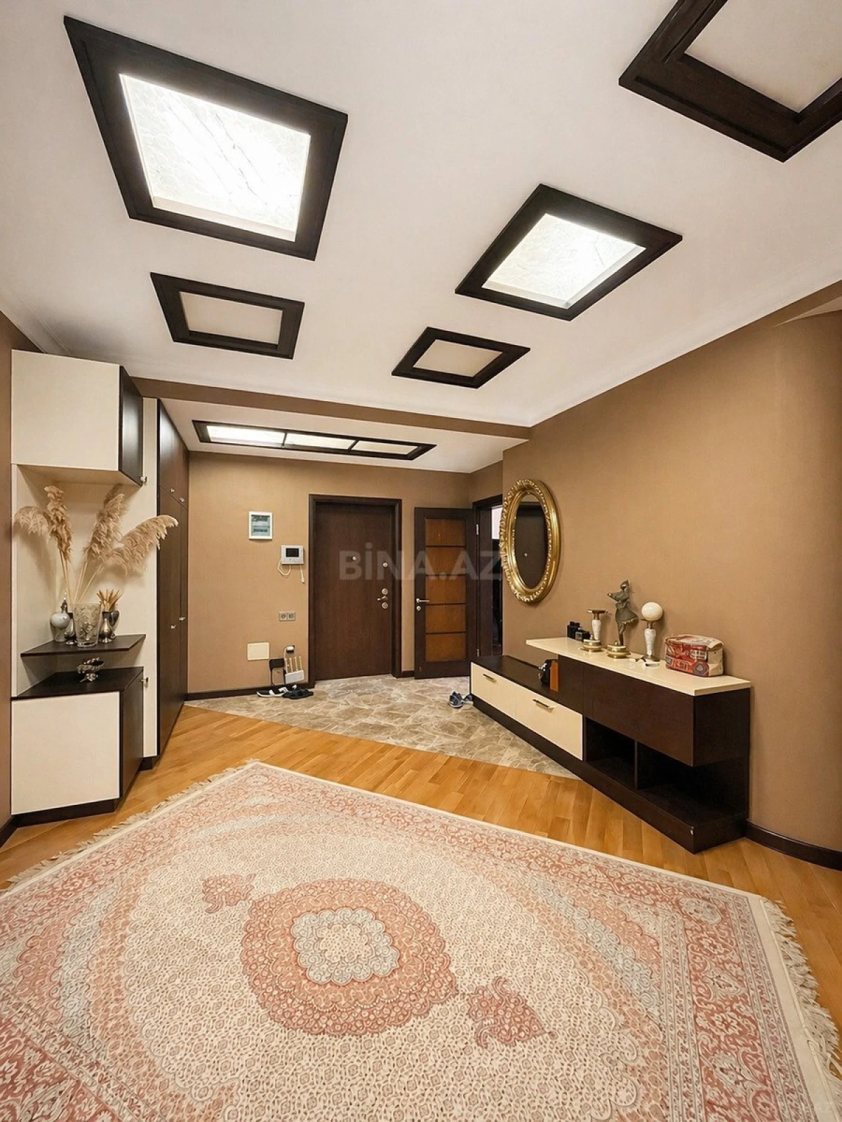 Satılır 3 otaqlı mənzil 160 m²