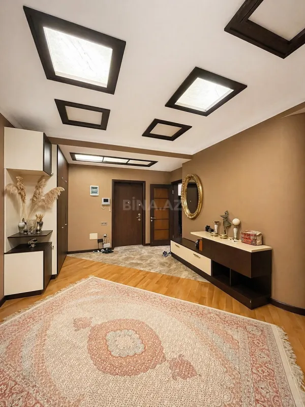 Satılır 3 otaqlı mənzil 160 m²