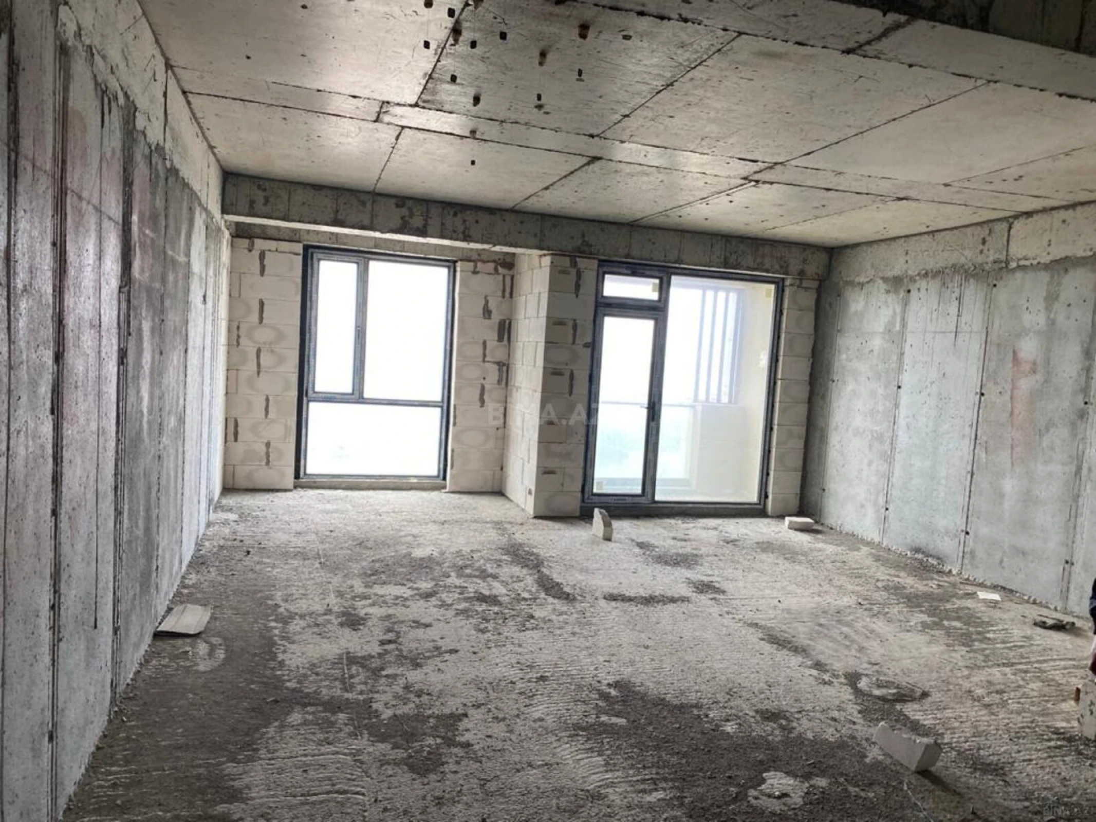 Satılır 3 otaqlı mənzil 126 m²