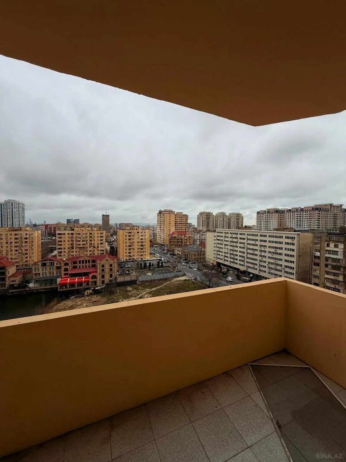 Satılır 3 otaqlı mənzil 110 m²