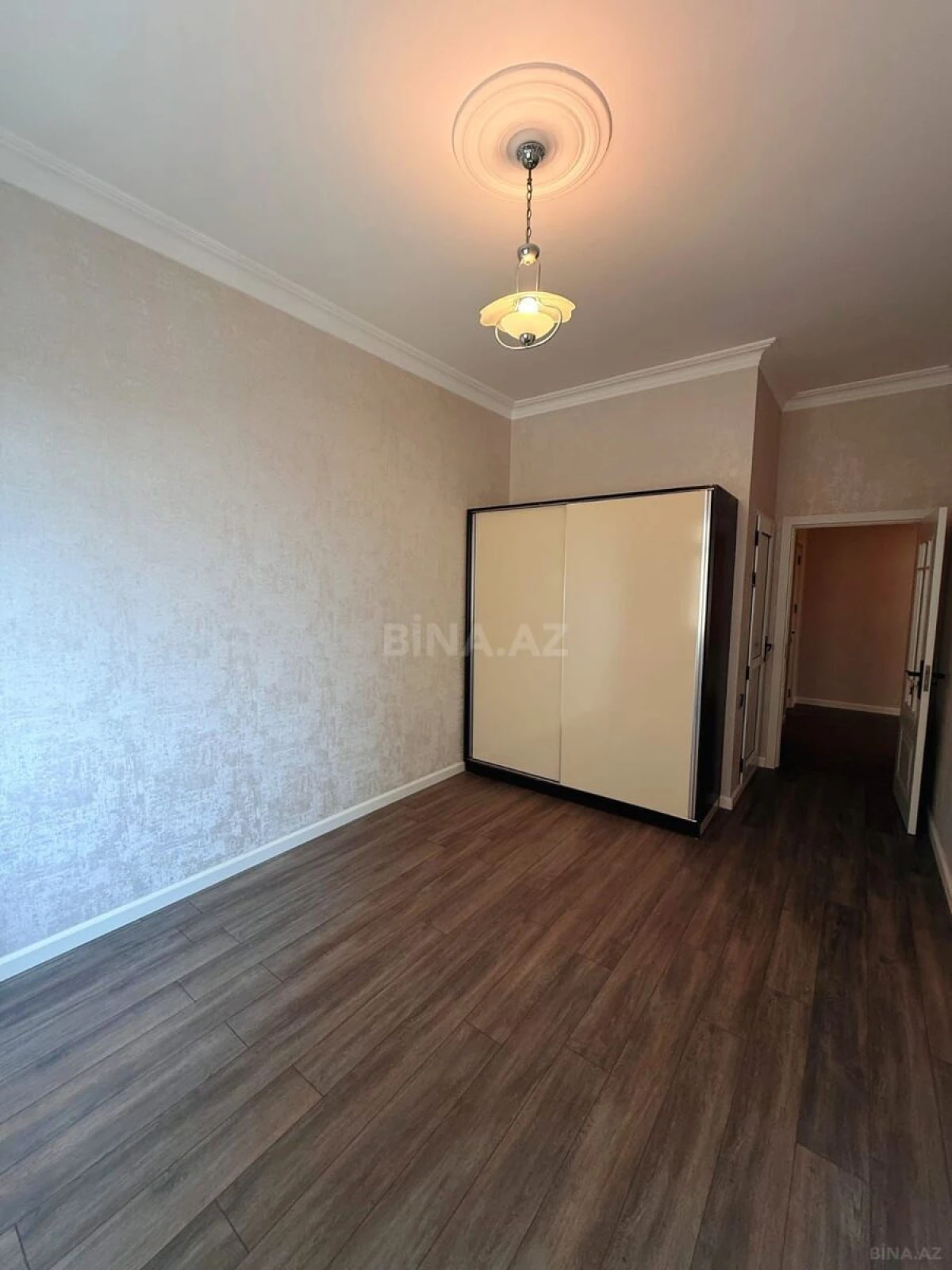 Satılır 3 otaqlı mənzil 110 m²