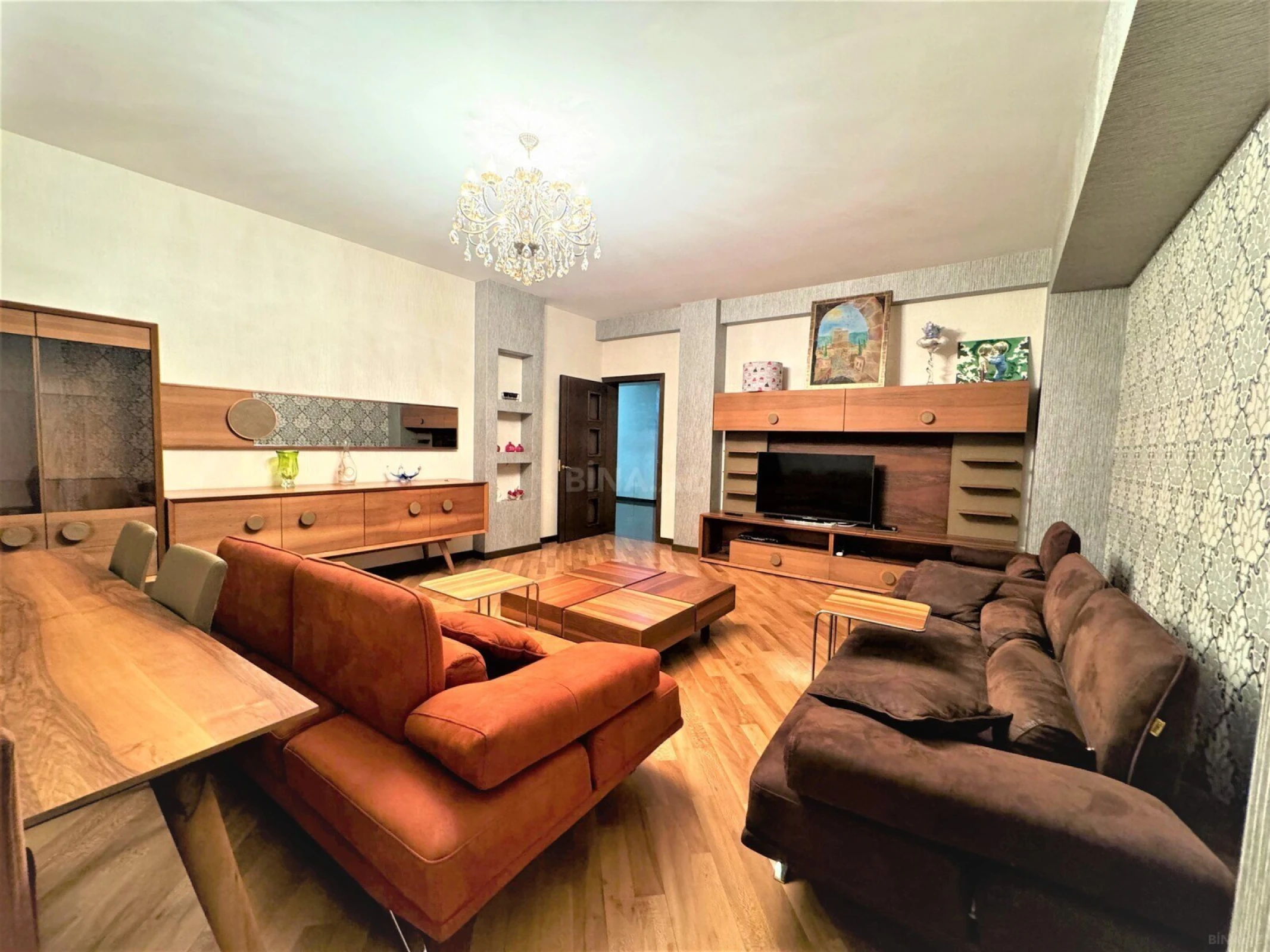 Kirayə verilir 4 otaqlı mənzil 200 m²