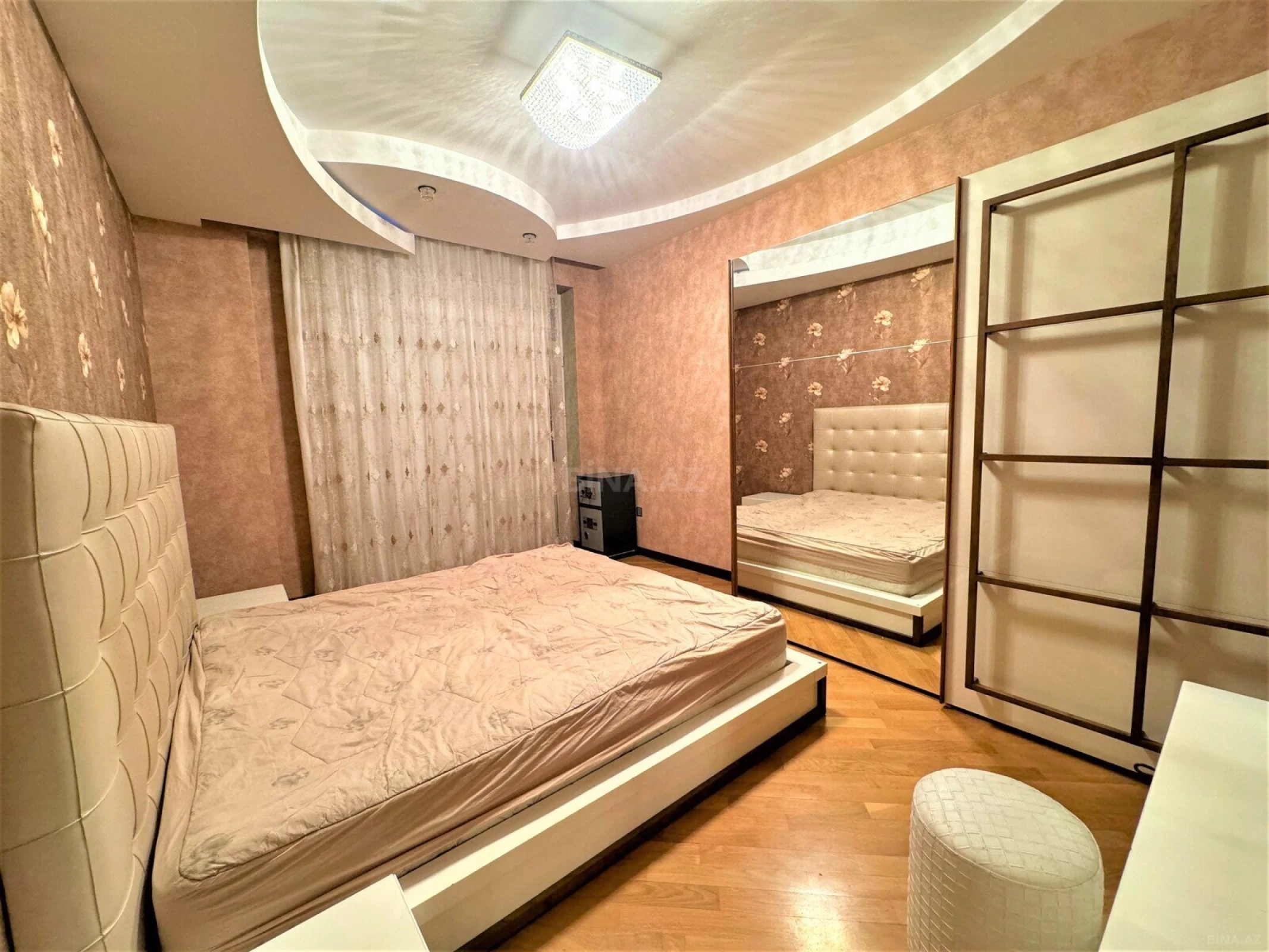 Kirayə verilir 4 otaqlı mənzil 200 m²