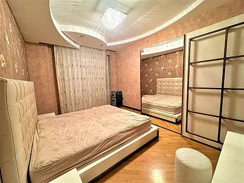 Kirayə verilir 4 otaqlı mənzil 200 m²