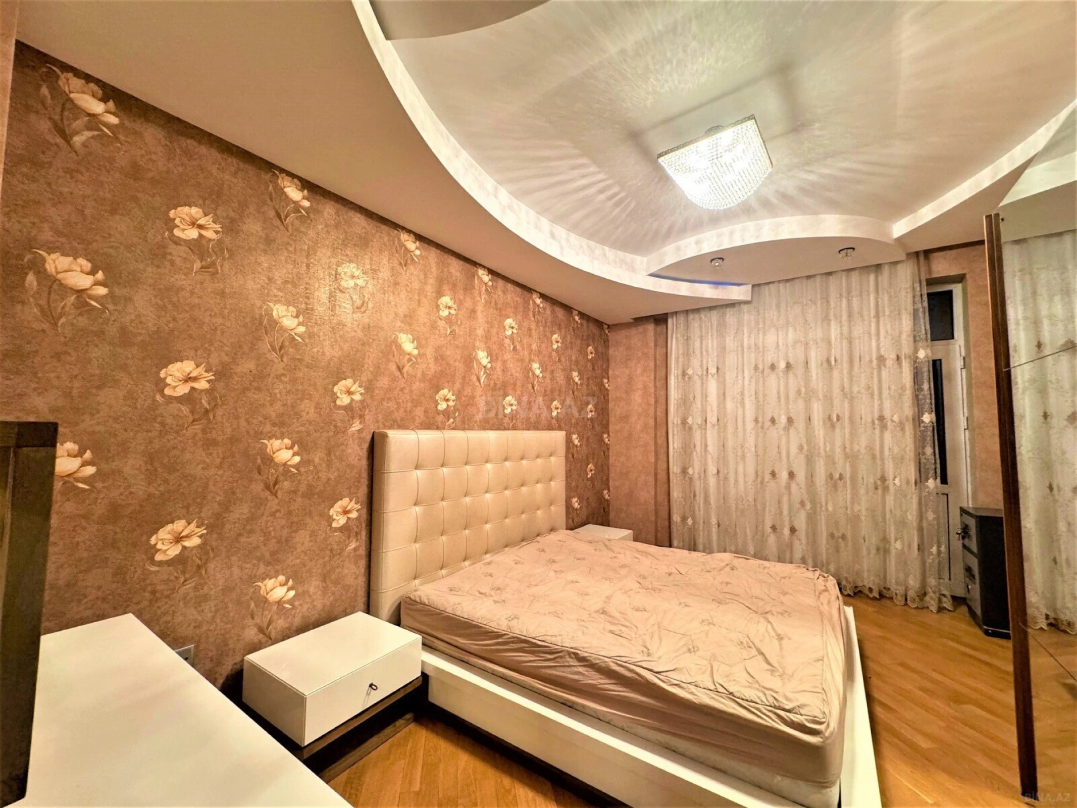 Kirayə verilir 4 otaqlı mənzil 200 m²