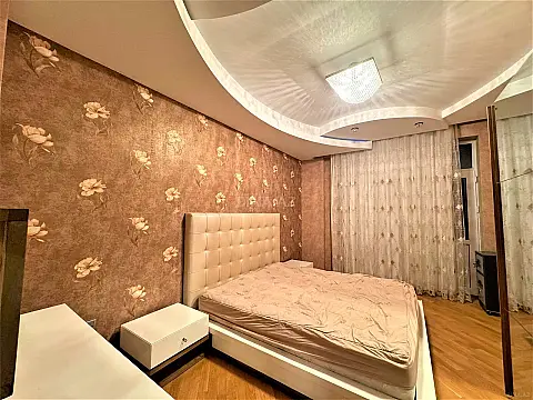 Kirayə verilir 4 otaqlı mənzil 200 m²