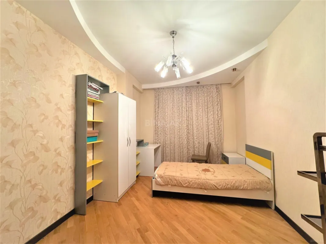 Kirayə verilir 4 otaqlı mənzil 200 m²