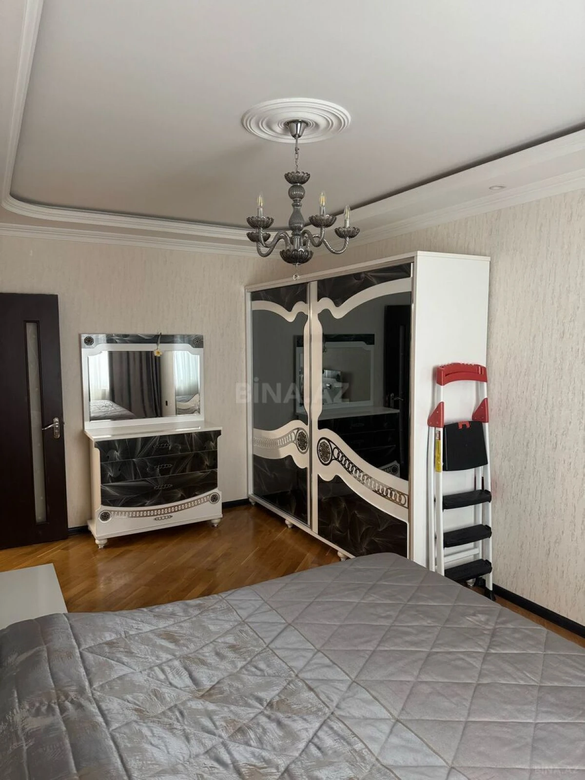 Satılır 2 otaqlı mənzil 70 m²