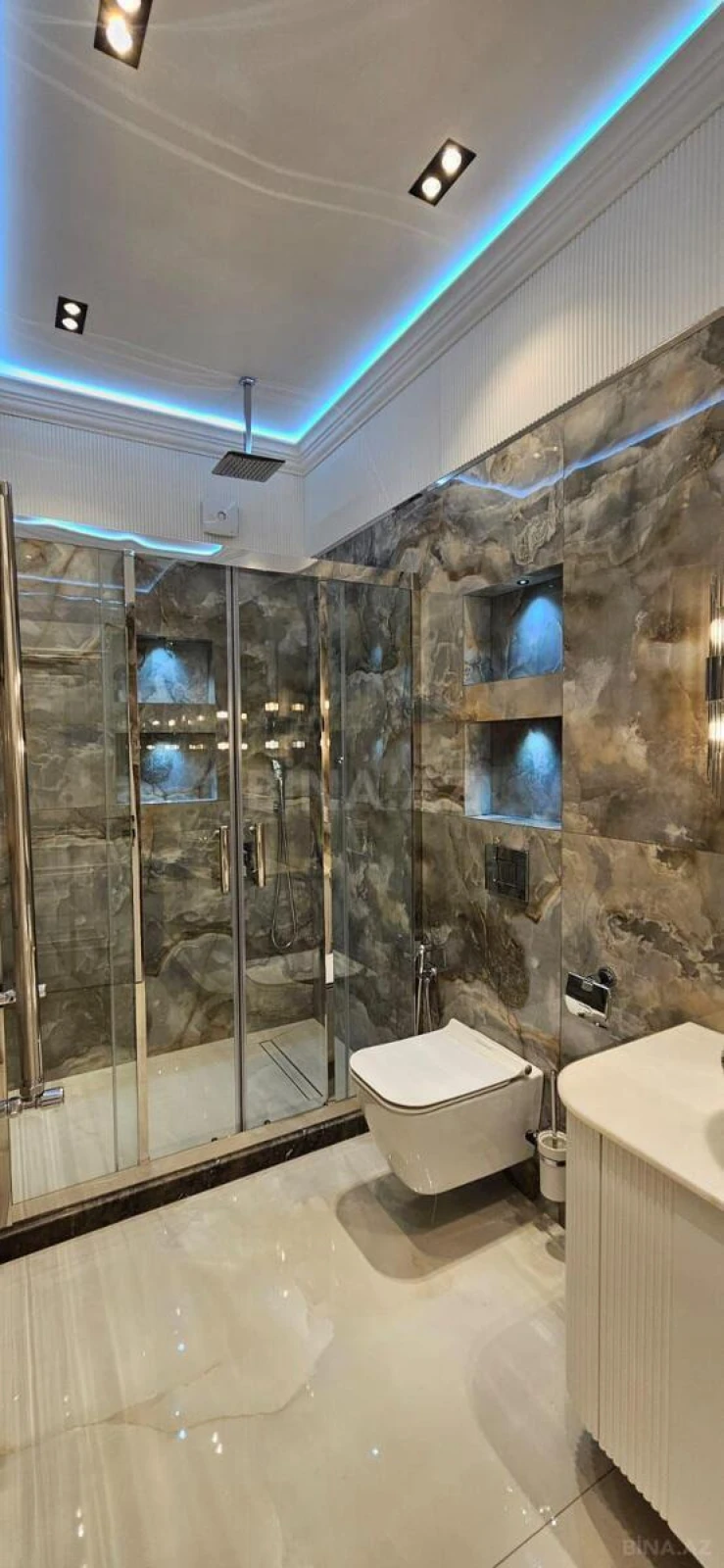 Satılır 3 otaqlı mənzil 149 m²