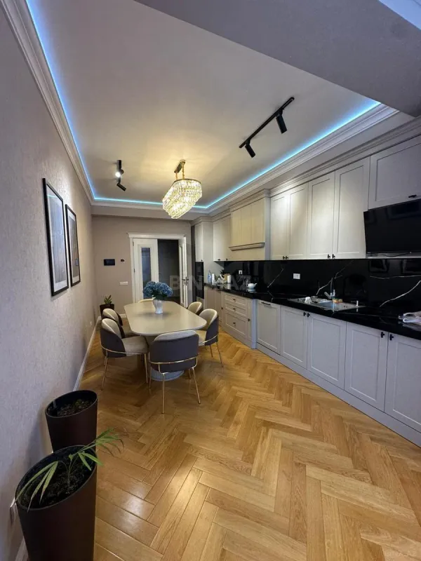 Satılır 3 otaqlı mənzil 149 m²