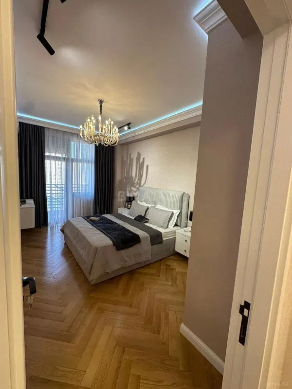 Satılır 3 otaqlı mənzil 149 m²