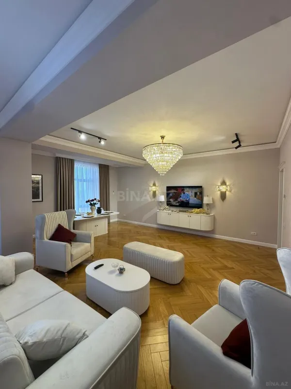 Satılır 3 otaqlı mənzil 149 m²
