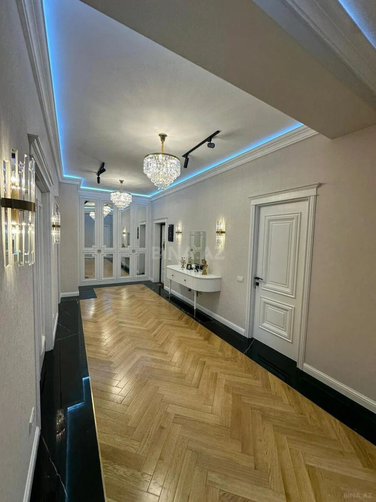 Satılır 3 otaqlı mənzil 149 m²