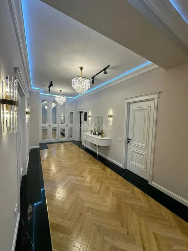 Satılır 3 otaqlı mənzil 149 m²