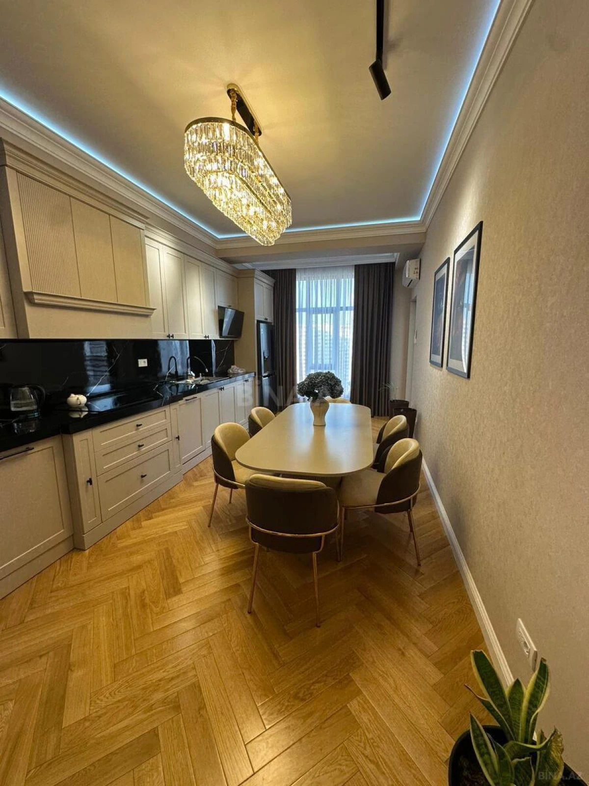 Satılır 3 otaqlı mənzil 149 m²