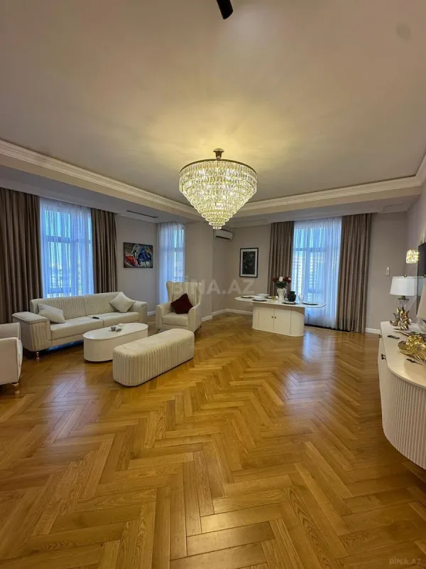 Satılır 3 otaqlı mənzil 149 m²