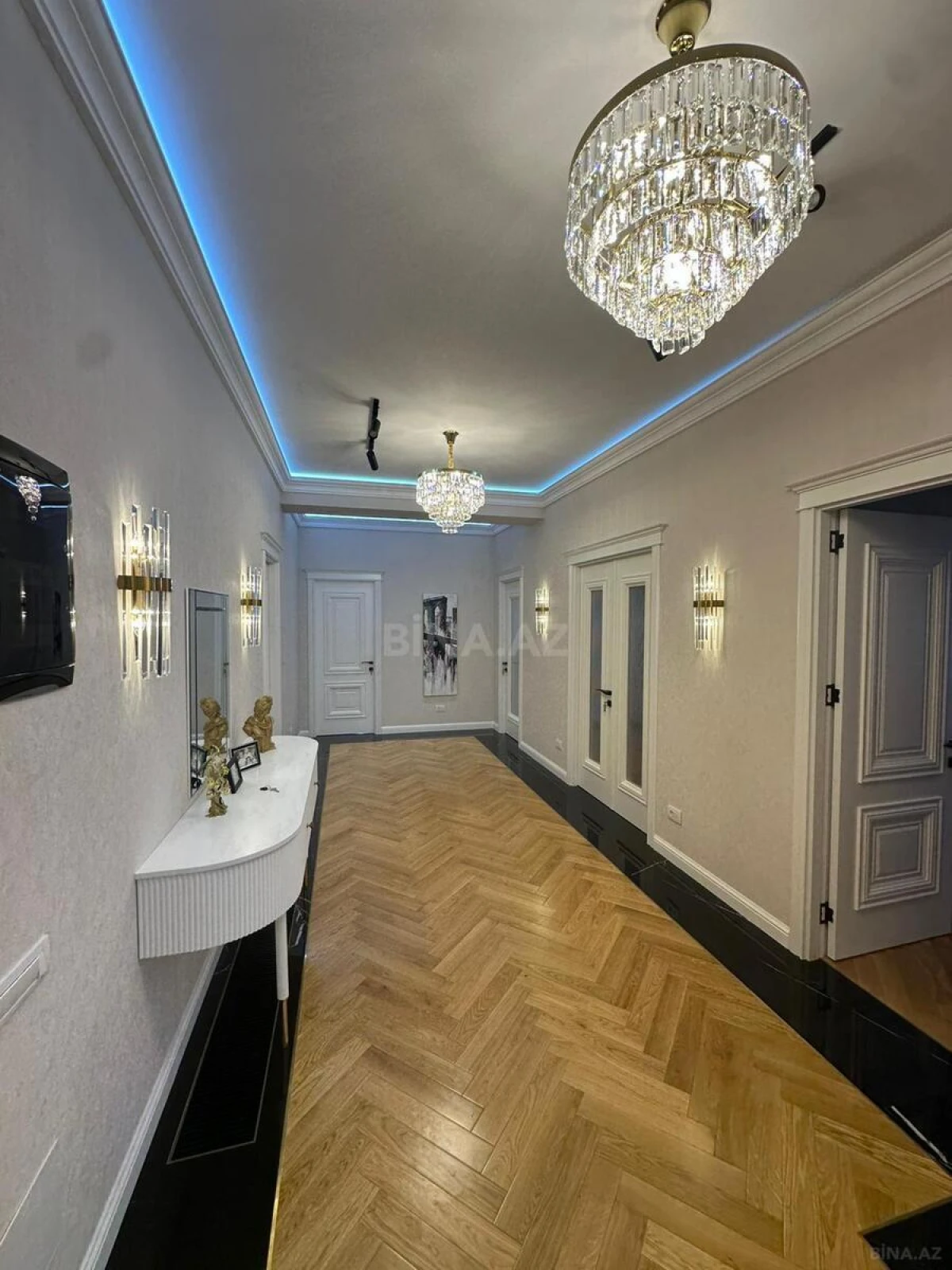 Satılır 3 otaqlı mənzil 149 m²