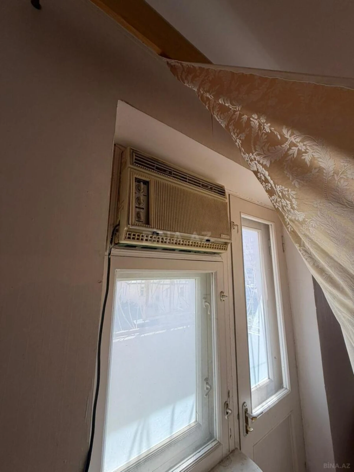 Satılır 4 otaqlı mənzil 110 m²