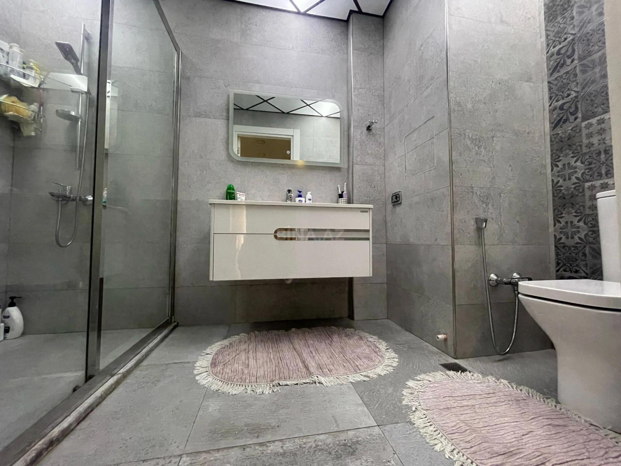 Kirayə verilir 3 otaqlı mənzil 150 m²