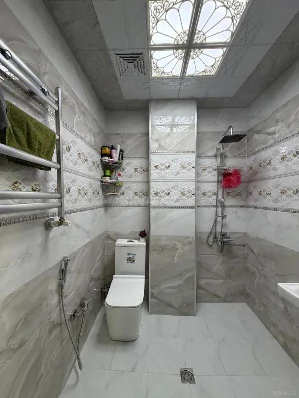 Satılır 2 otaqlı mənzil 83 m²