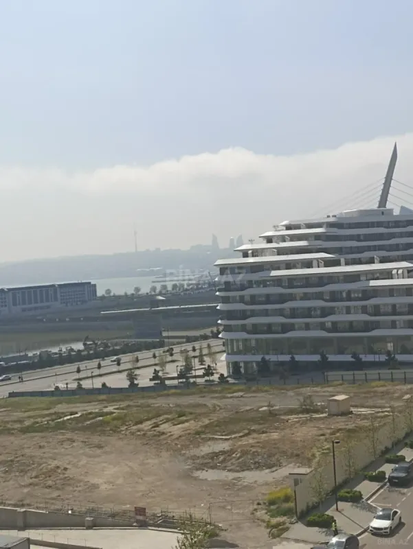 Satılır 4 otaqlı mənzil 176.2 m²