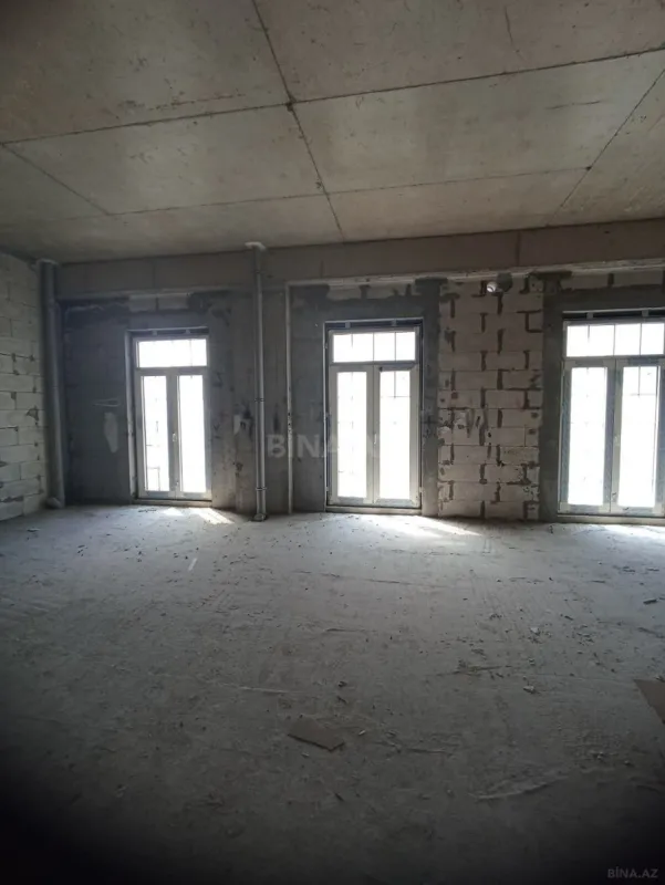 Satılır 4 otaqlı mənzil 176.2 m²