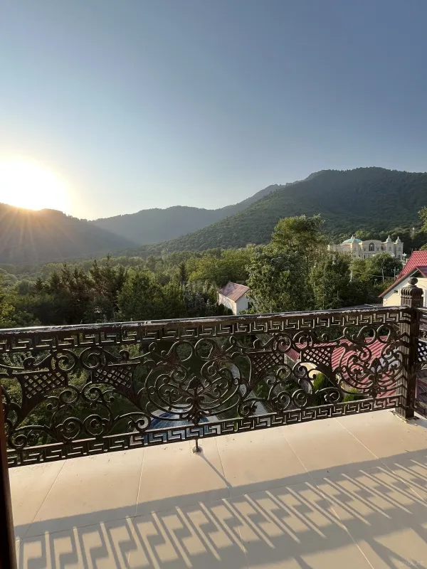 Satılır 10 otaqlı həyət evi 400 m²