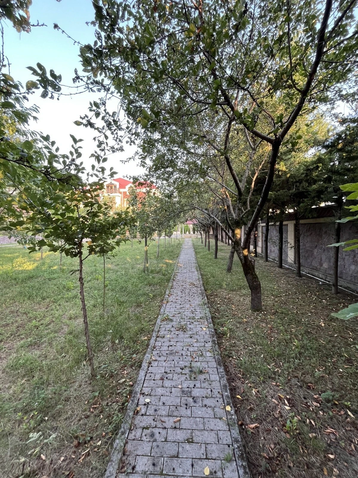 Satılır 10 otaqlı həyət evi 400 m²