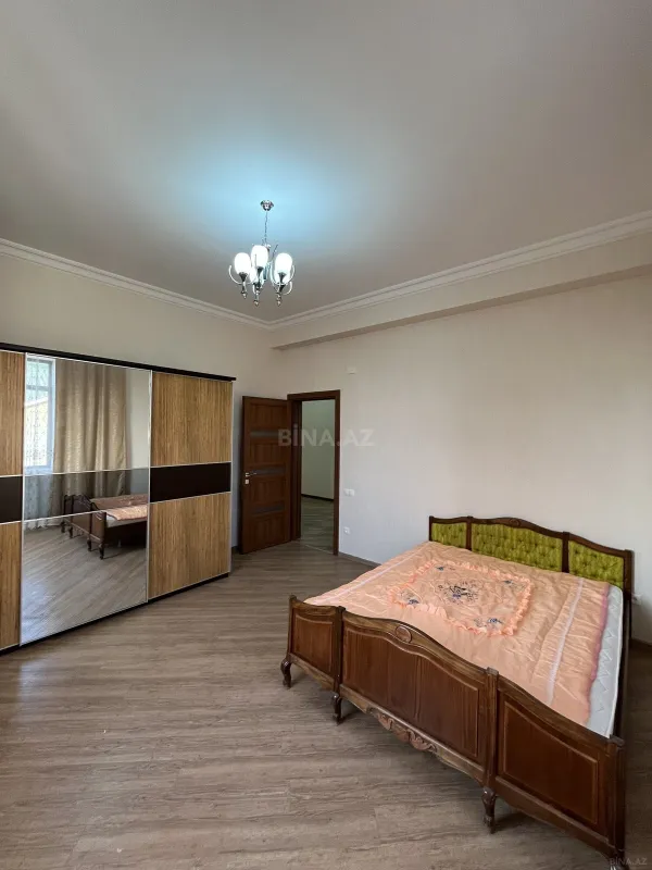 Satılır 10 otaqlı həyət evi 400 m²