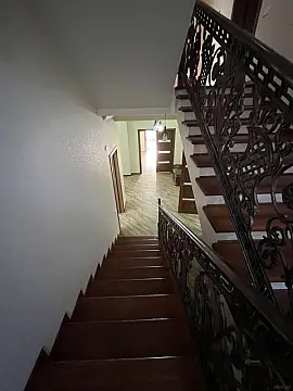 Satılır 10 otaqlı həyət evi 400 m²