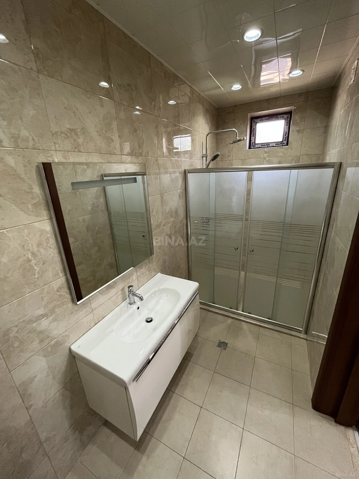 Satılır 10 otaqlı həyət evi 400 m²