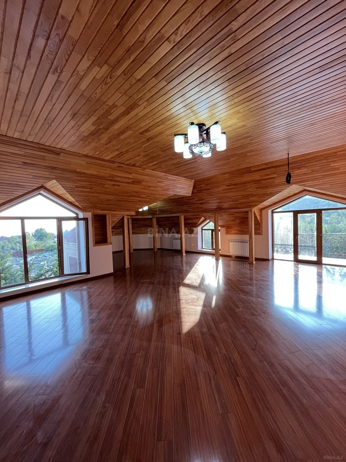 Satılır 10 otaqlı həyət evi 400 m²