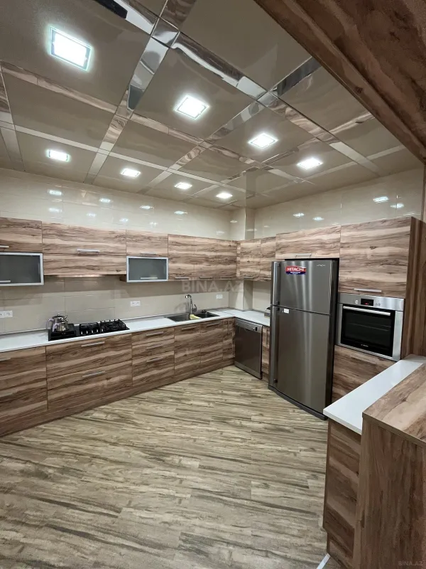 Satılır 10 otaqlı həyət evi 400 m²