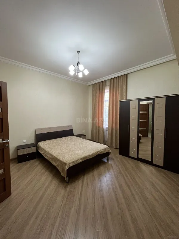 Satılır 10 otaqlı həyət evi 400 m²