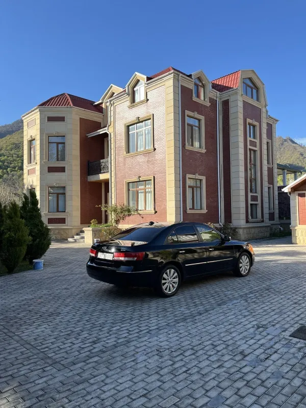 Satılır 10 otaqlı həyət evi 400 m²