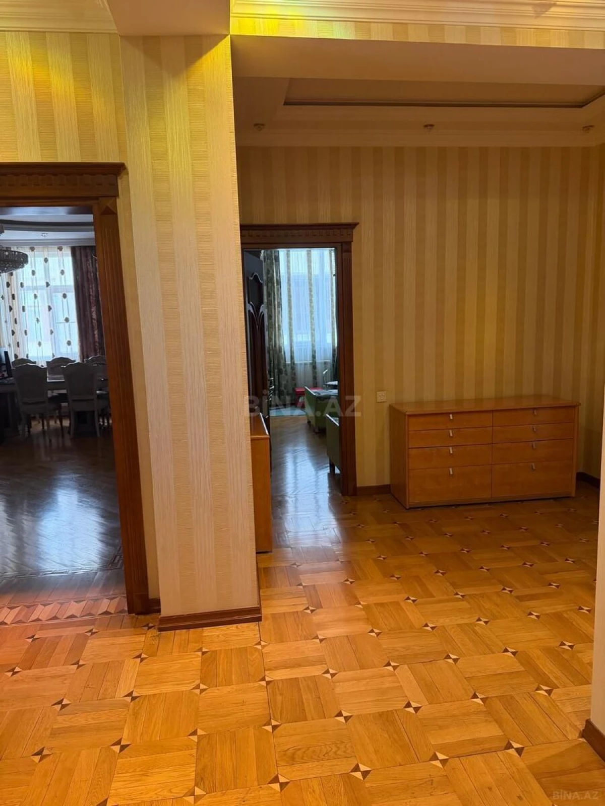 Satılır 3 otaqlı mənzil 125 m²
