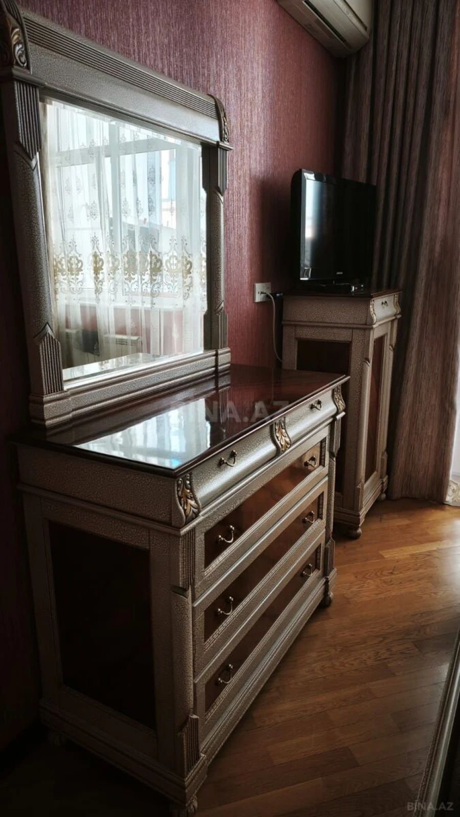 Satılır 3 otaqlı mənzil 125 m²