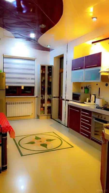 Satılır 4 otaqlı mənzil 170 m²