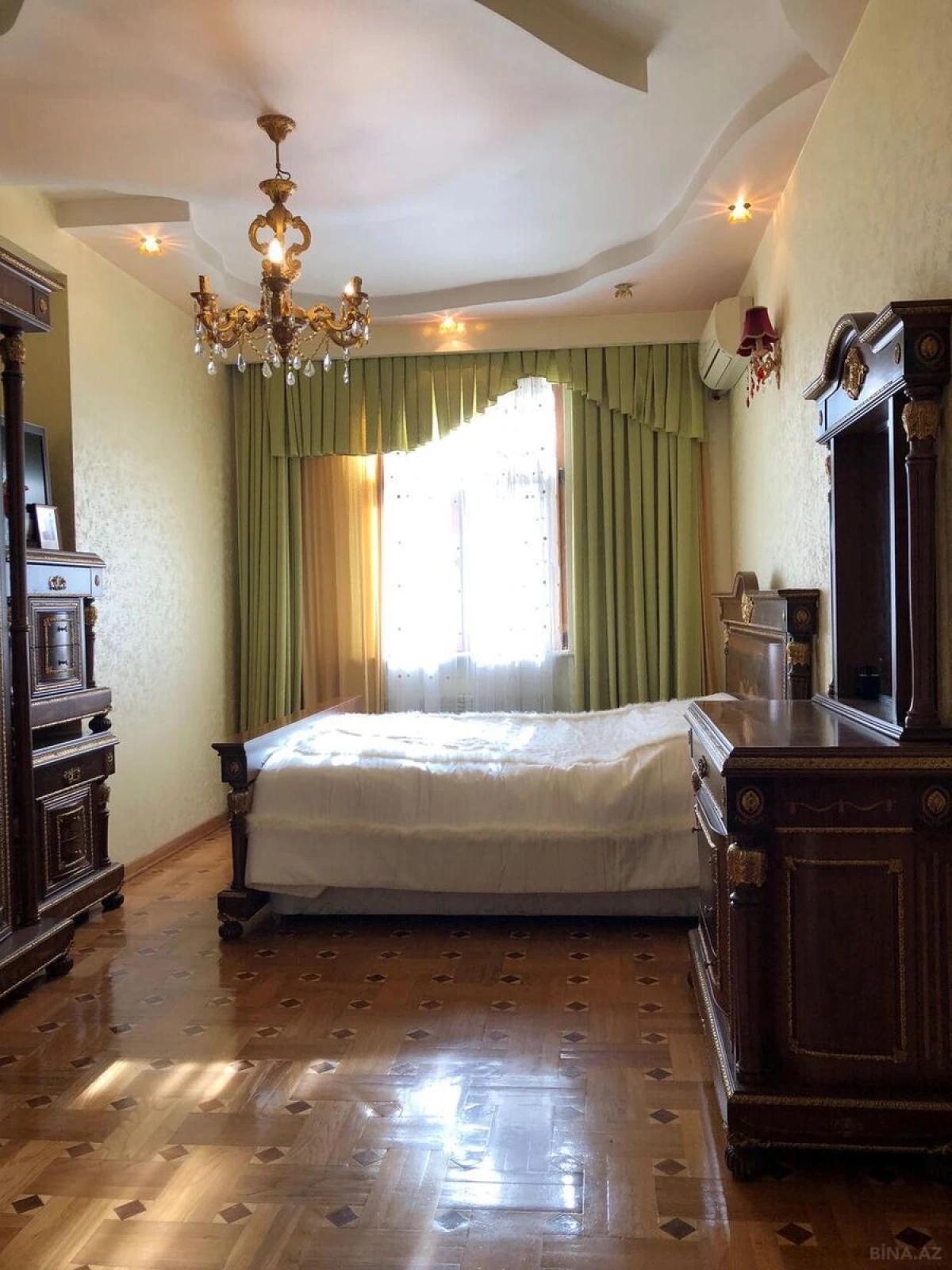 Satılır 4 otaqlı mənzil 170 m²