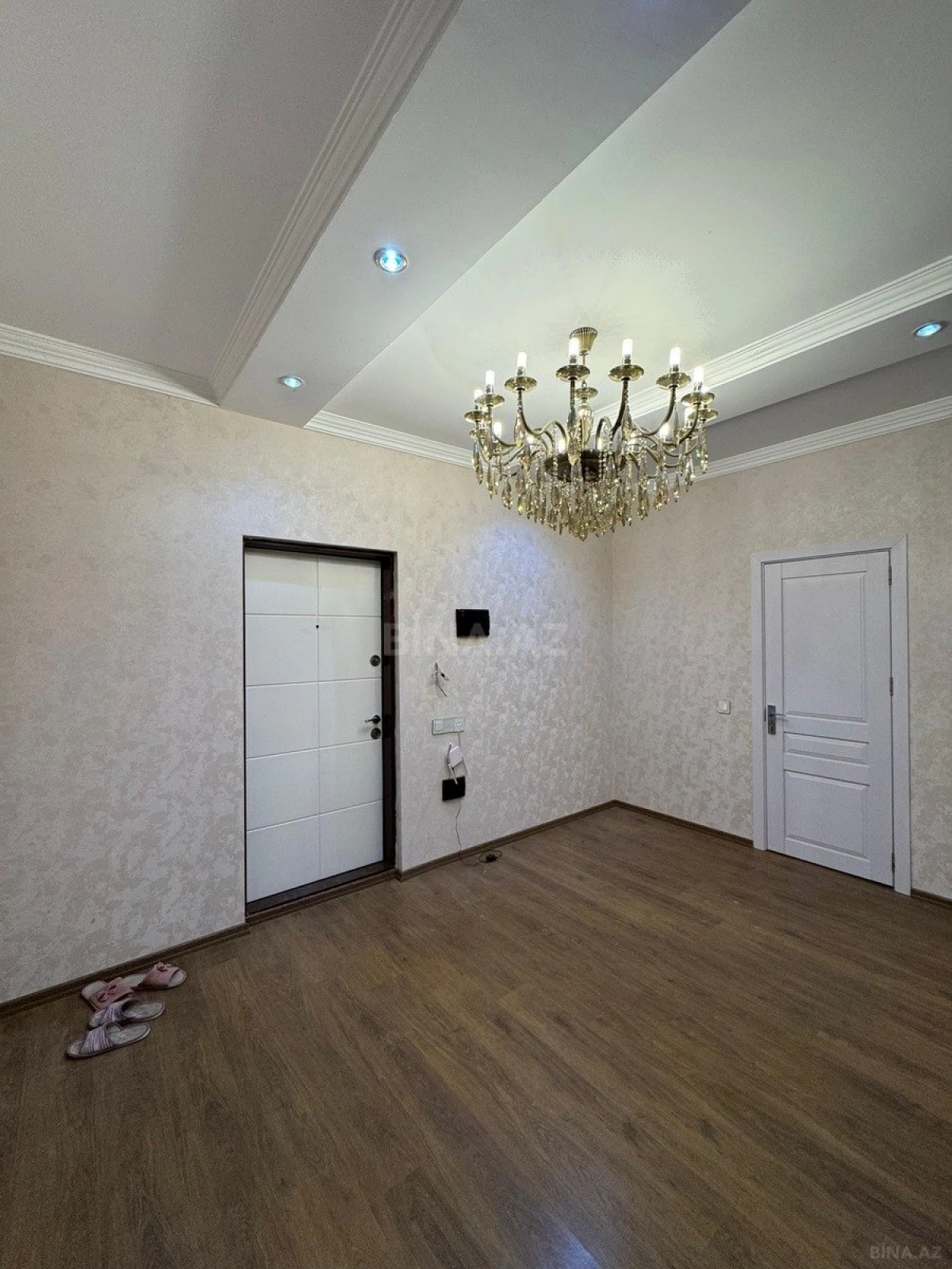 Satılır 2 otaqlı mənzil 77.6 m²