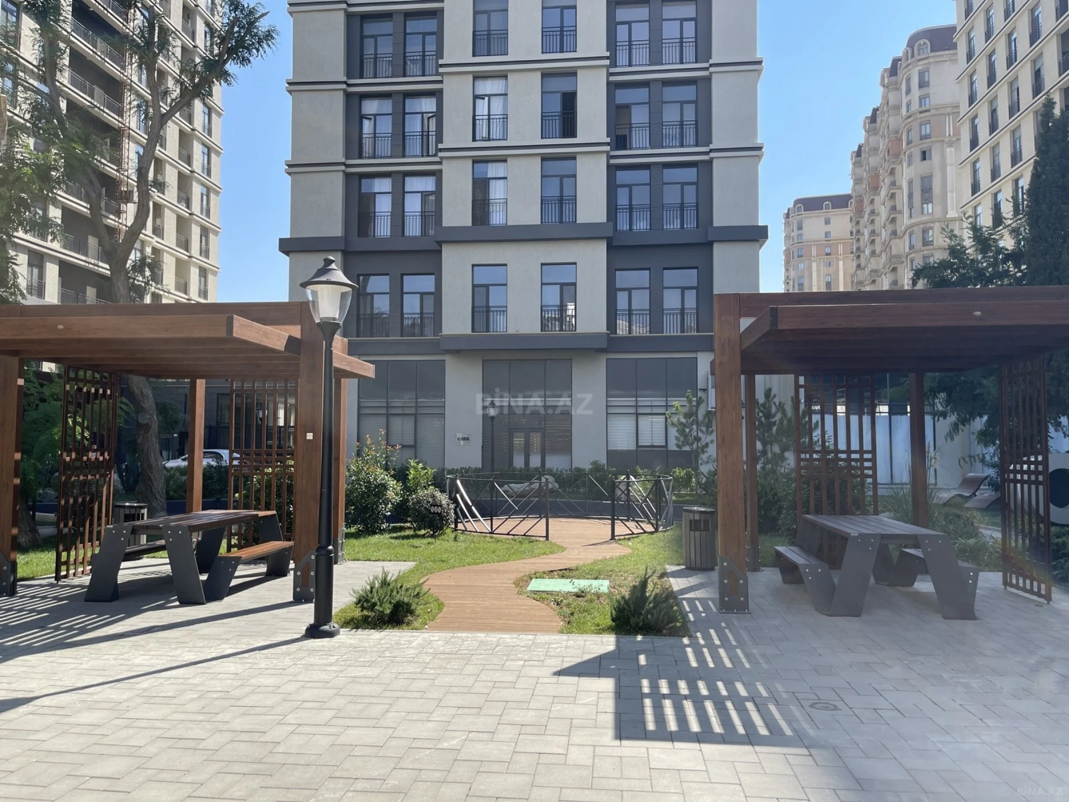 Satılır 3 otaqlı mənzil 127 m²