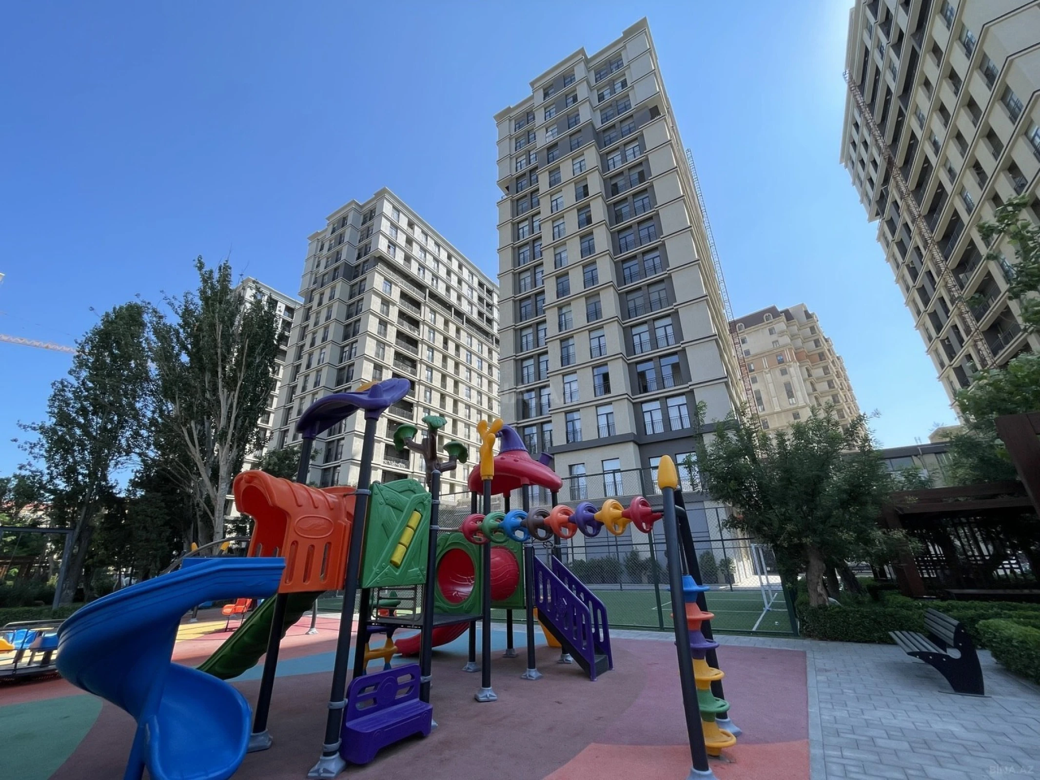 Satılır 3 otaqlı mənzil 127 m²