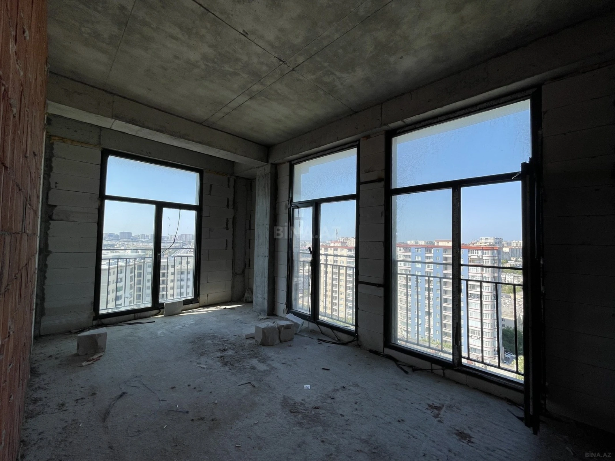 Satılır 3 otaqlı mənzil 127 m²